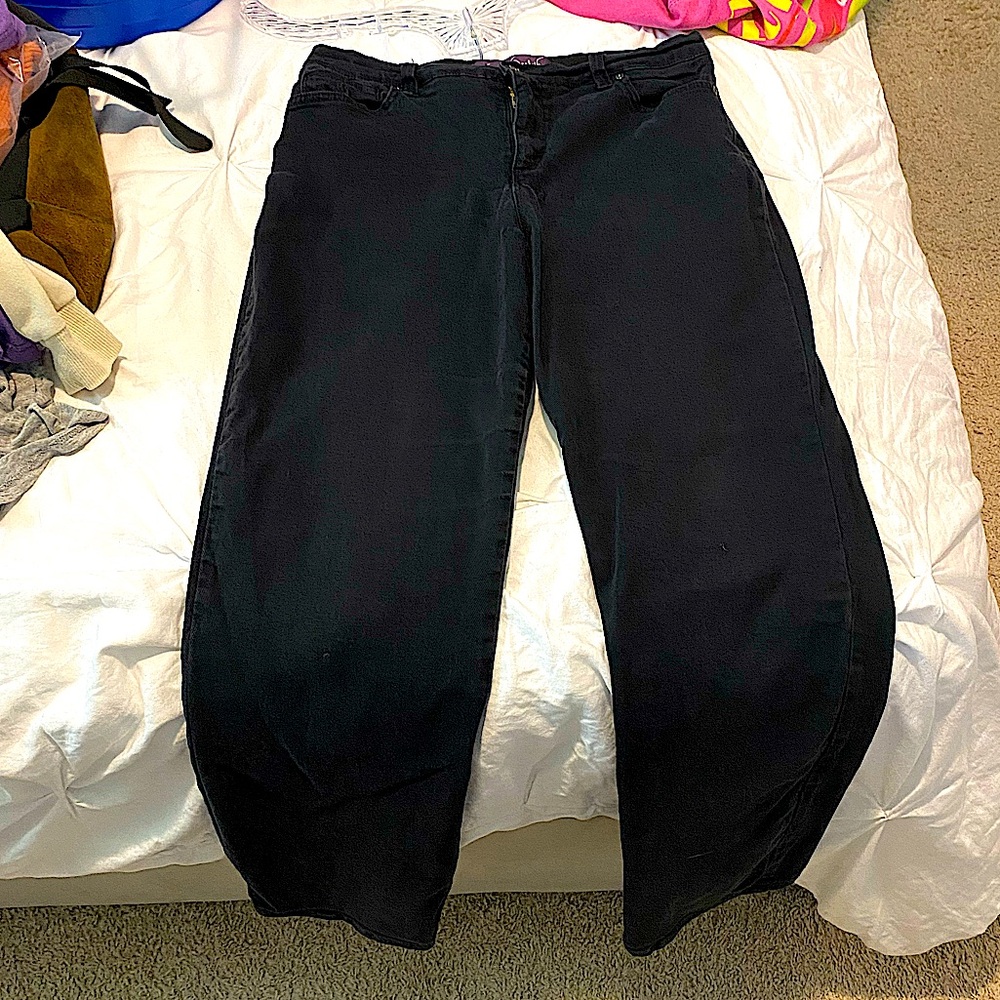 Straight leg comfy black jeans, women’s